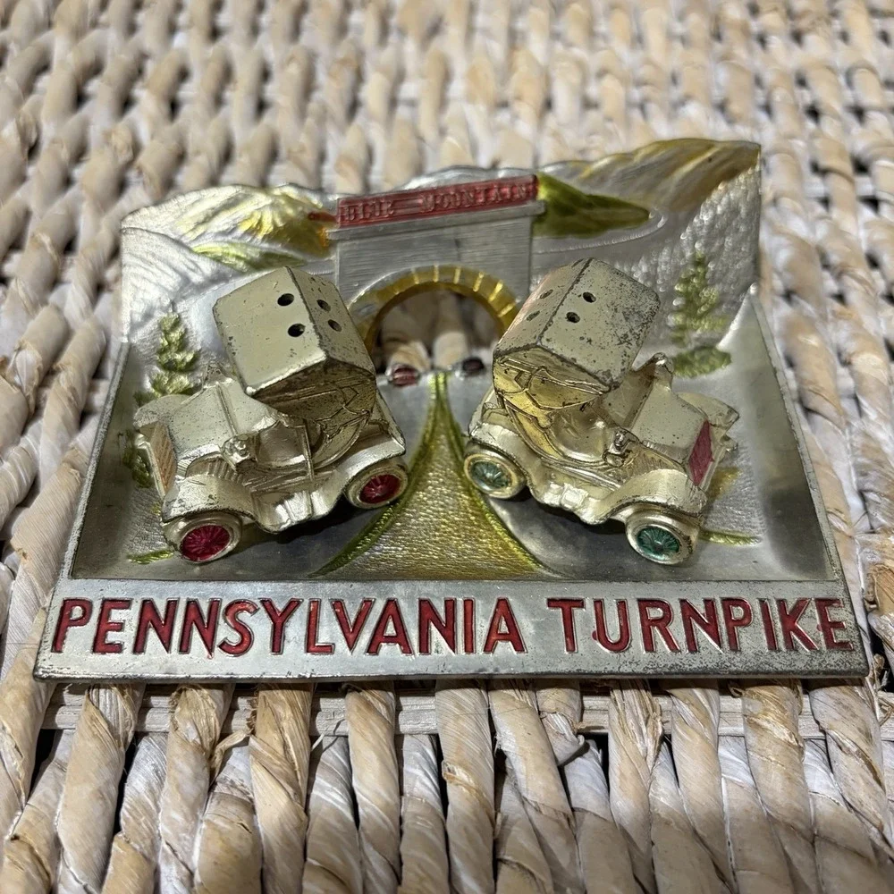 Pennsylvania Turnpike salt and pepper shakers set‎ 4
